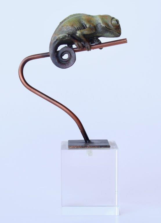 BABY CHAMELEON ON CRYSTAL BASE  24X13X7CM
